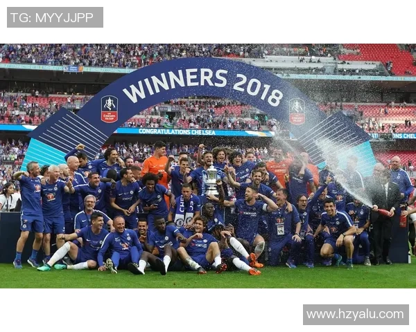 切尔西在足总杯中以五球大胜莱比锡赛场惊喜瞬间引发全场欢呼