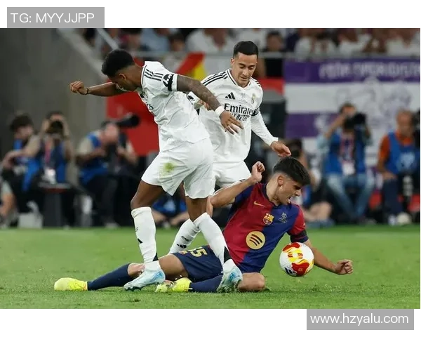 那不勒斯狂胜巴萨5-1帽子戏法点燃国王杯激情瞬间回顾