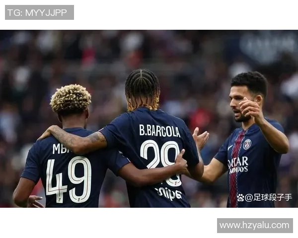 意甲激战AC米兰与巴黎圣日耳曼战成平局帽子戏法引发争议判罚热议