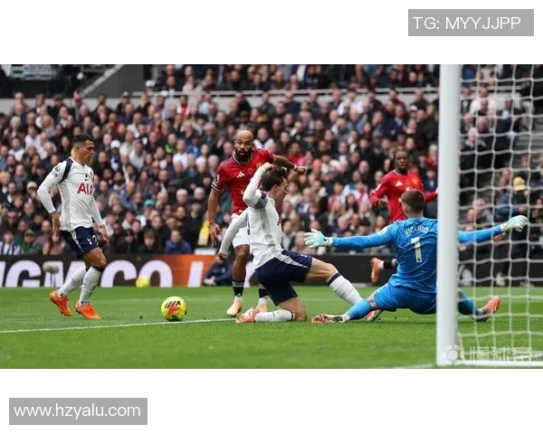 西甲赛场惊现冷门曼联凭乌龙球小胜热刺引发全场热议